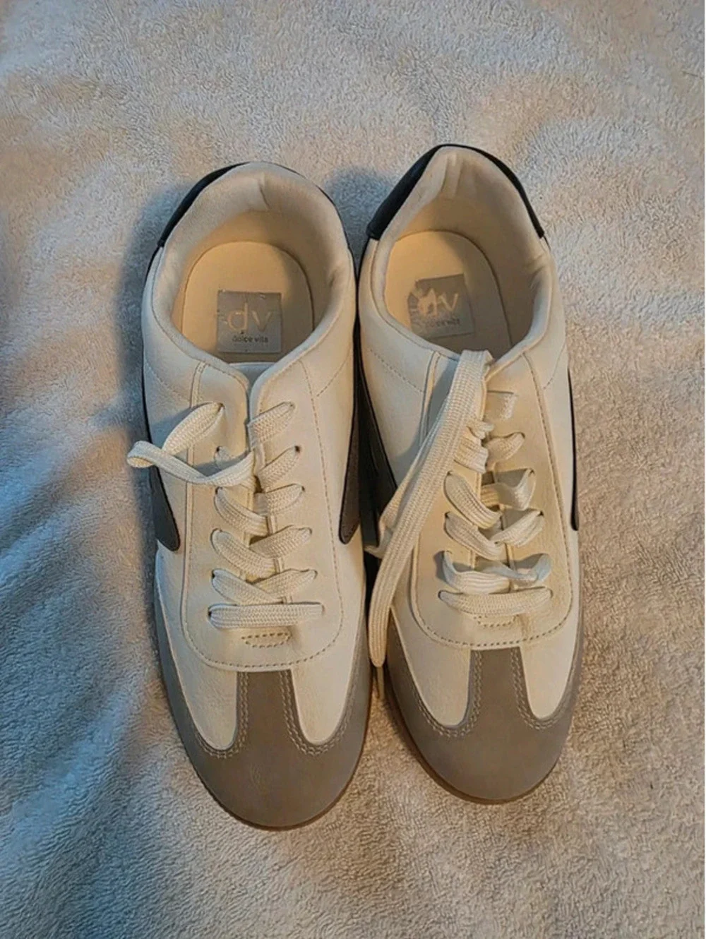 DV Dolce Vita Quantum Sneakers Women’s 8.5